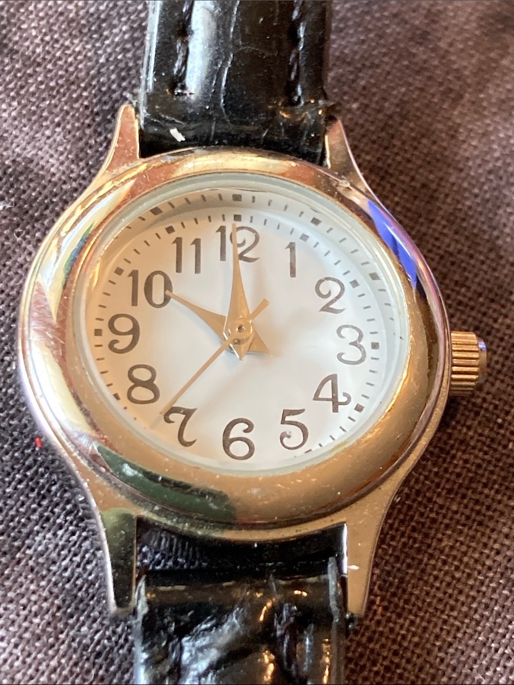 Classic Silver Tone Analog Watch w Black Strap keeps perfect time
